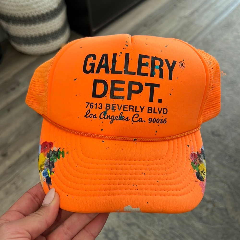 Gallery dept hat